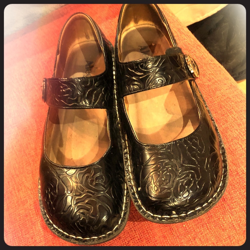 Alegria Paloma UsL 9 black embossed rose